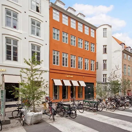 Sanders Regent - Chic Three-bedroom Near Square