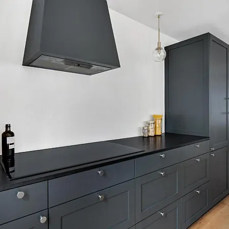 Sanders Regent - Chic Three-bedroom Near Square * Copenhagen