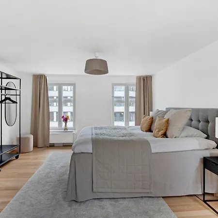 Sanders Regent - Chic Three-bedroom Near Square *