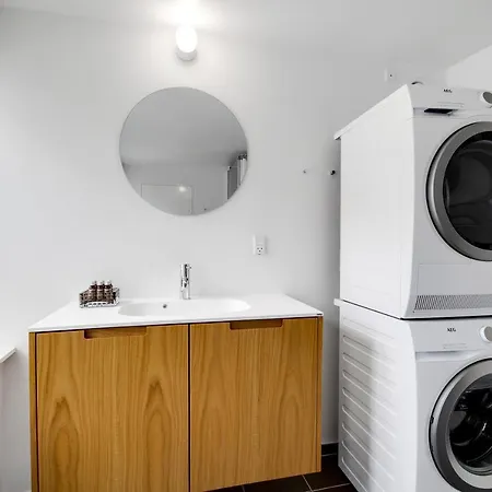 Apartment Sanders Regent - Chic Three-bedroom Near Square