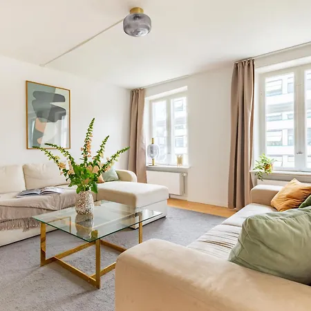 Sanders Regent - Chic Three-bedroom Near Square Apartment