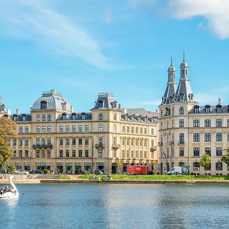 Sanders Regent 7 - Large 3 With Balcony In Centre *