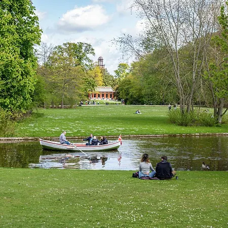 Sanders Regent 7 - Large 3 With Balcony In Centre