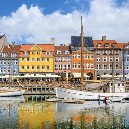 Sanders Regent 7 - Large 3 With Balcony In Centre *