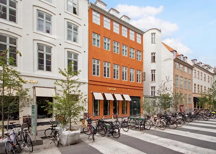 Regent 7 - Large 3 Bdr With Balcony In Centre