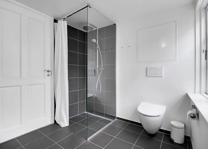 Regent 7 - Large 3 Bdr With Balcony In Centre