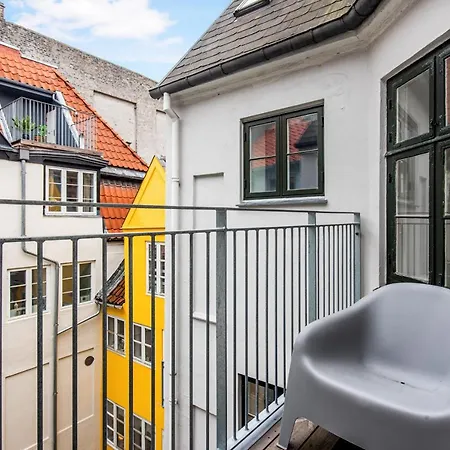 Regent 7 - Large 3 Bdr With Balcony In Centre Appartement