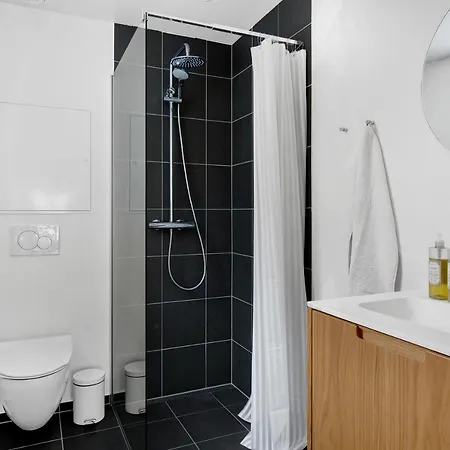 Regent 7 - Large 3 Bdr With Balcony In Centre Appartement