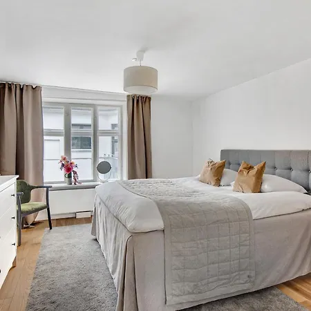 Regent 7 - Large 3 Bdr With Balcony In Centre Appartement *