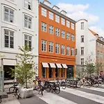 Regent 7 - Large 3 Bdr With Balcony In Centre